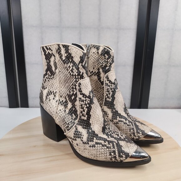 Steve Madden Pointed Cap Toe Python White Black Leather Ankle Boots Women US 7.5 - Picture 2 of 15